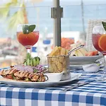호텔 The Golden Coast 4*