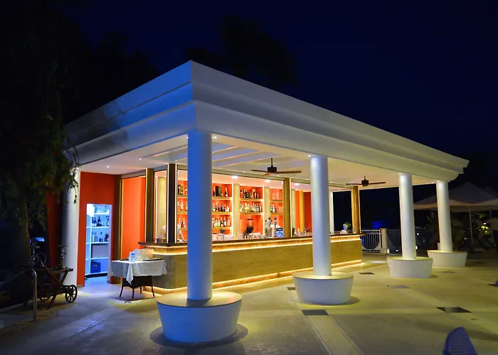 Hotel The Golden Coast 4*