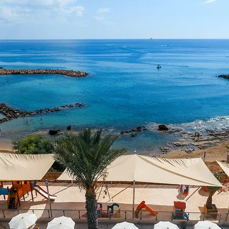 The Golden Coast מלון