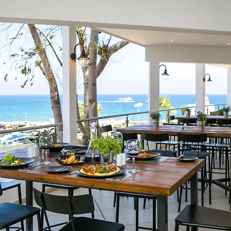 Szálloda The Golden Coast Pernera