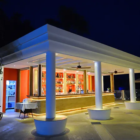Hotel The Golden Coast 4*