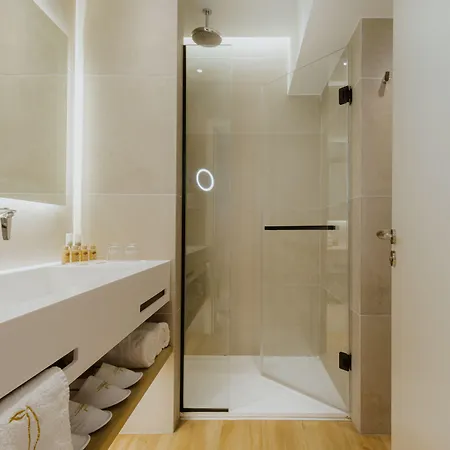 Hotel The Golden Coast 4*