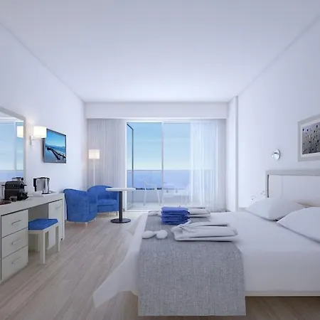 The Golden Coast Szálloda Pernera