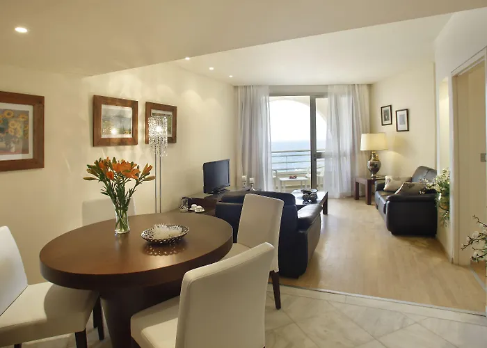 The Golden Coast Hotel 4*