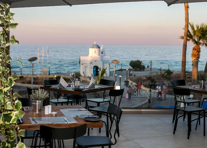 The Golden Coast فندق Pernera