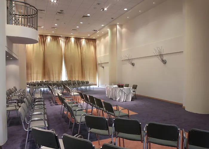 The Golden Coast Hotel 4*