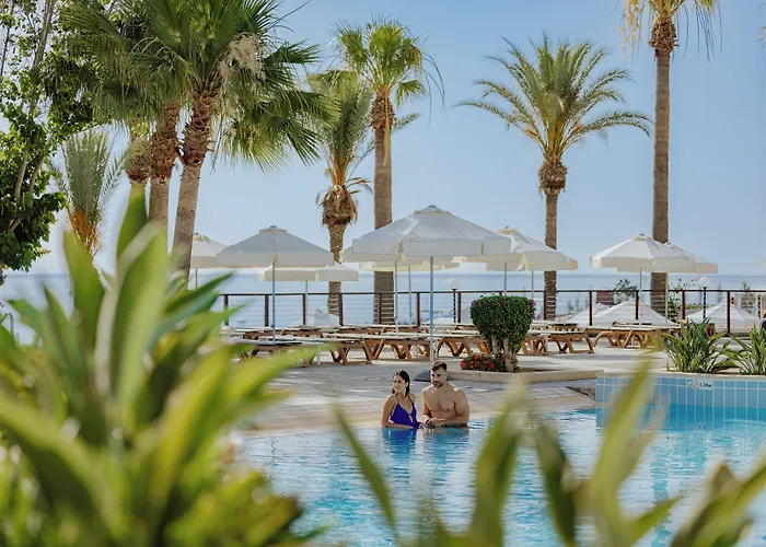 The Golden Coast فندق 4*