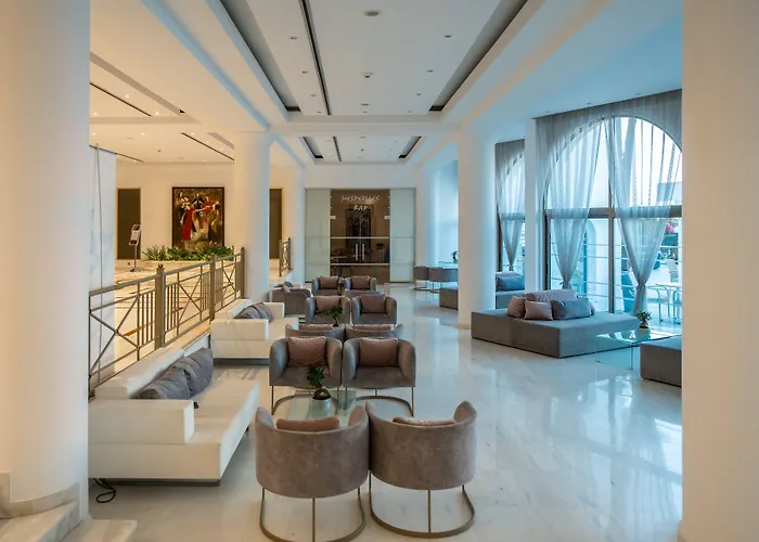 The Golden Coast فندق 4*