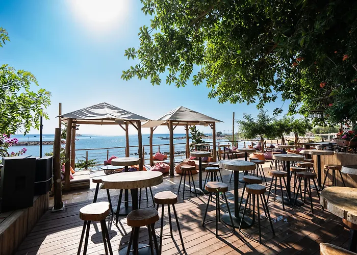 The Golden Coast فندق Pernera