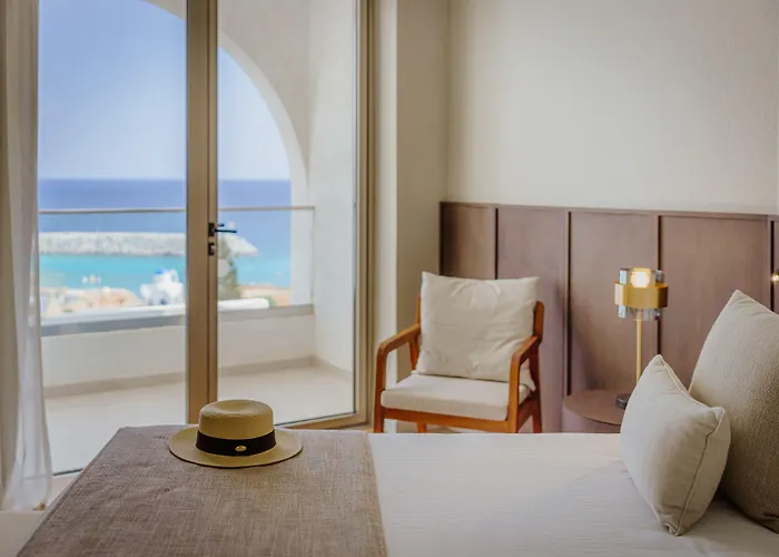 The Golden Coast Hotel 4*