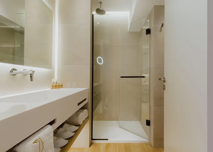 Hotel The Golden Coast 4*