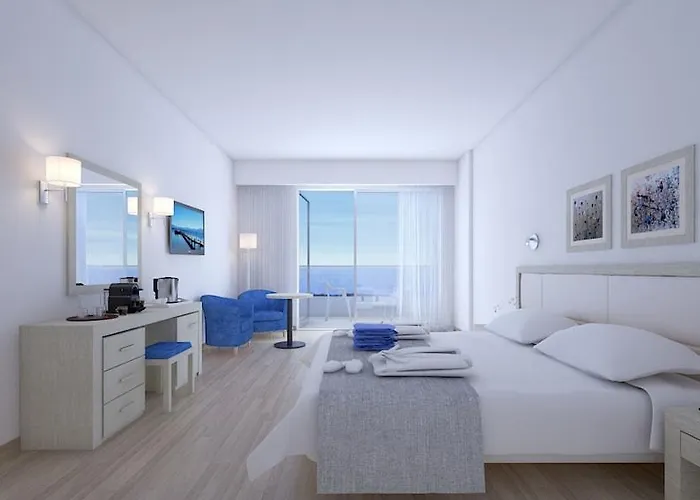 The Golden Coast فندق Pernera